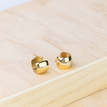 Load image into Gallery viewer, Lizzie Statement Hoop
