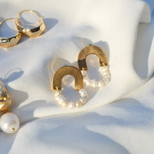 Load image into Gallery viewer, Venice Pearl Earrings
